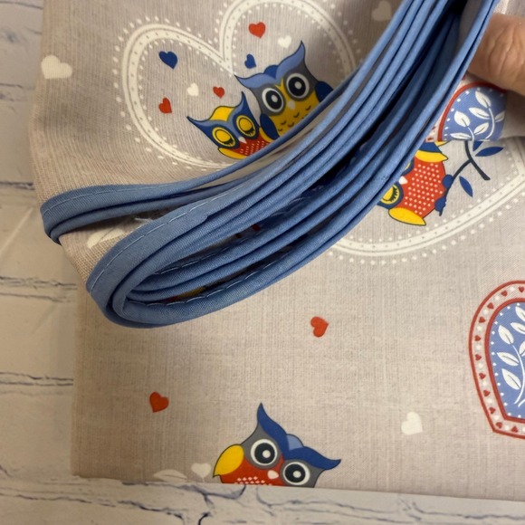 Tirolese Owl Heart Print Stain Resistant Tablecloth Grey 150x180cm NEW - Picture 4 of 4